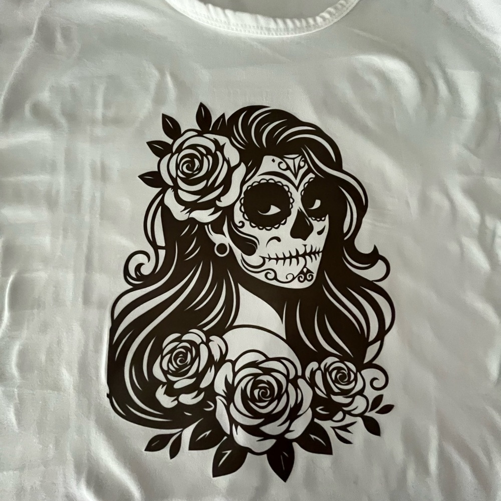 Women’s Chaser White Tee with Dark Brown Artistic Design size Medium